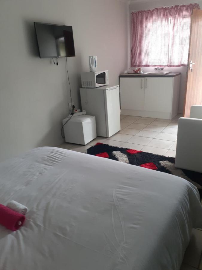 Ruros Guest House Kempton Park Bagian luar foto