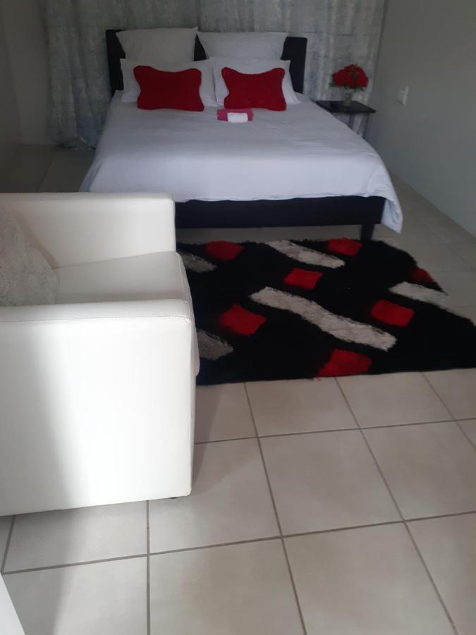 Ruros Guest House Kempton Park Bagian luar foto