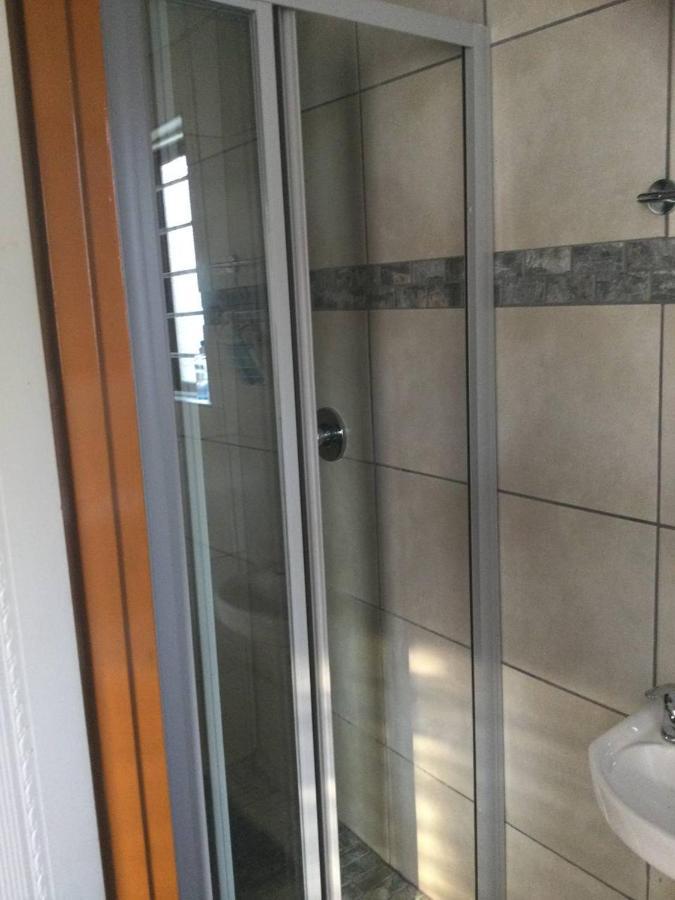 Ruros Guest House Kempton Park Bagian luar foto