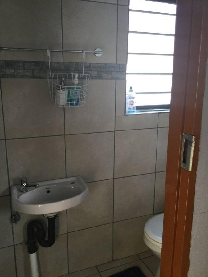 Ruros Guest House Kempton Park Bagian luar foto