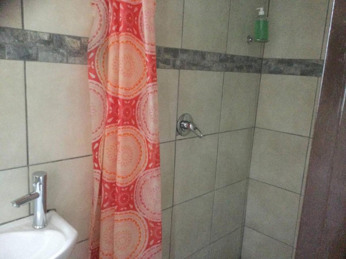 Ruros Guest House Kempton Park Bagian luar foto