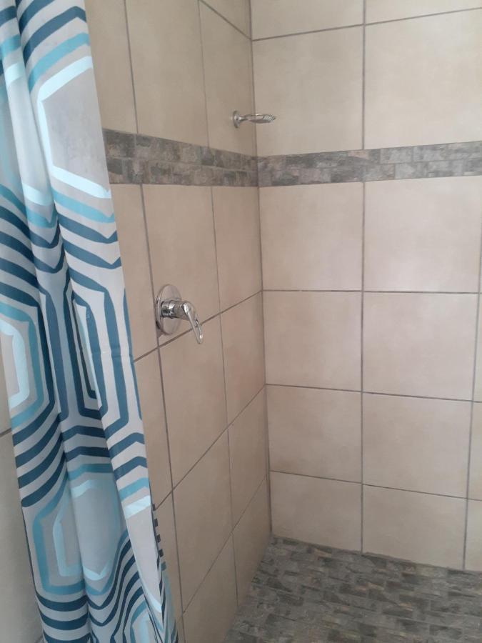 Ruros Guest House Kempton Park Bagian luar foto